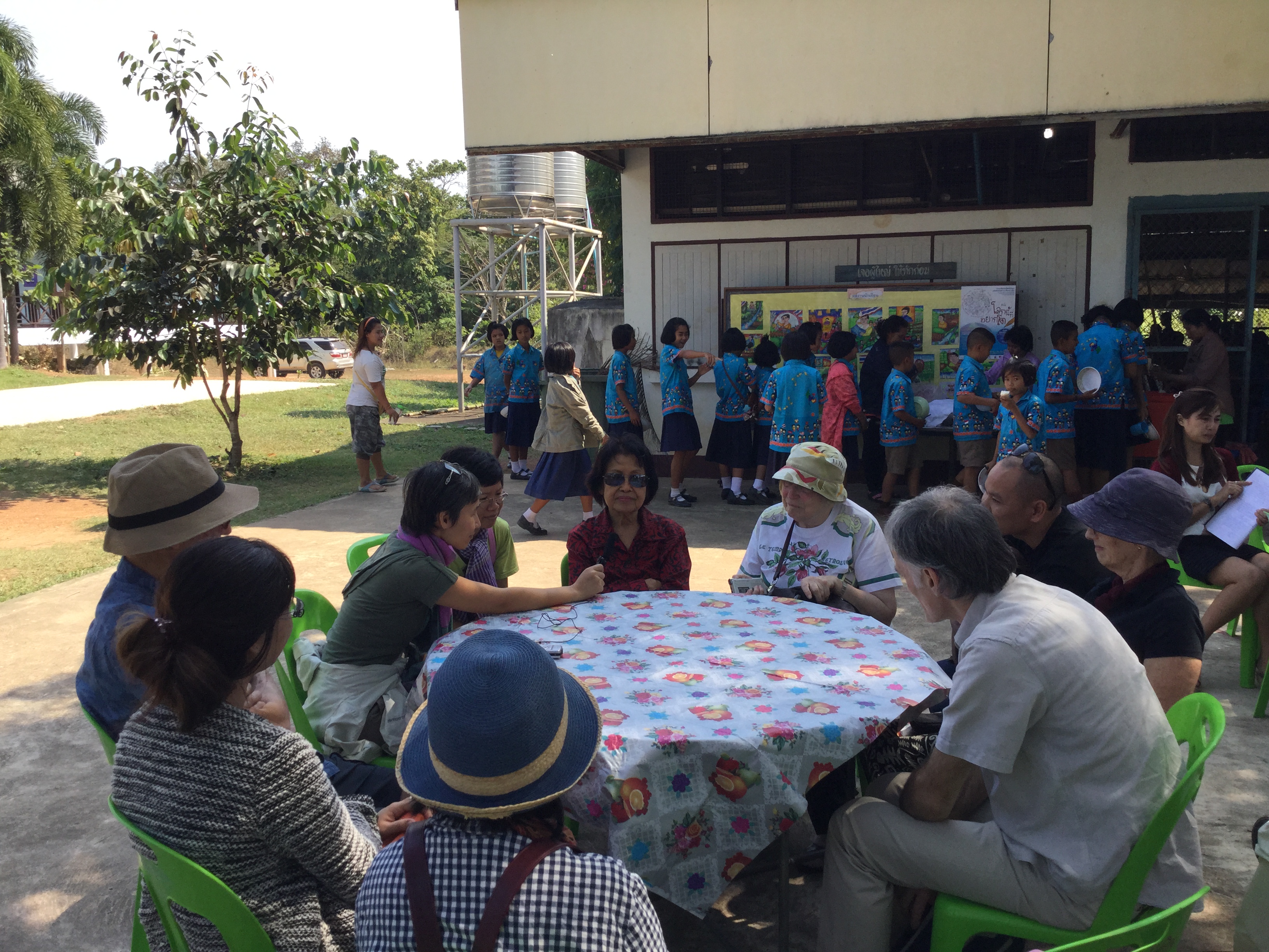 Pháp đàm ngắn trong chương trình thăm trường tiểu học tại Keangkrachan